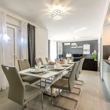 Apartman Magnolia By *